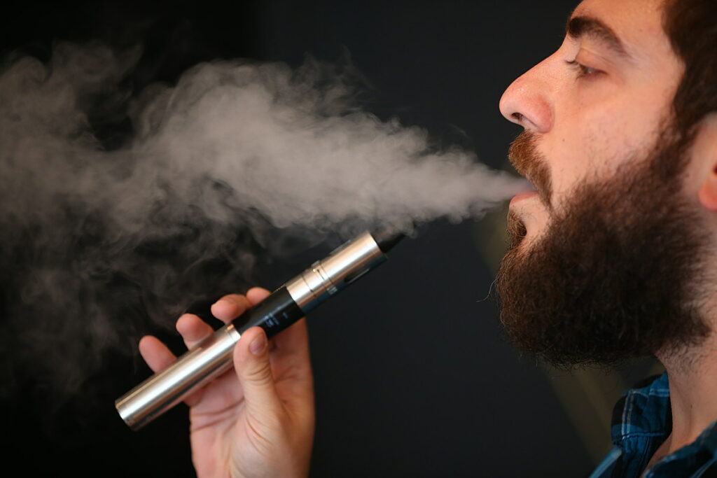 How to Use HHC DISPOSABLE VAPE..